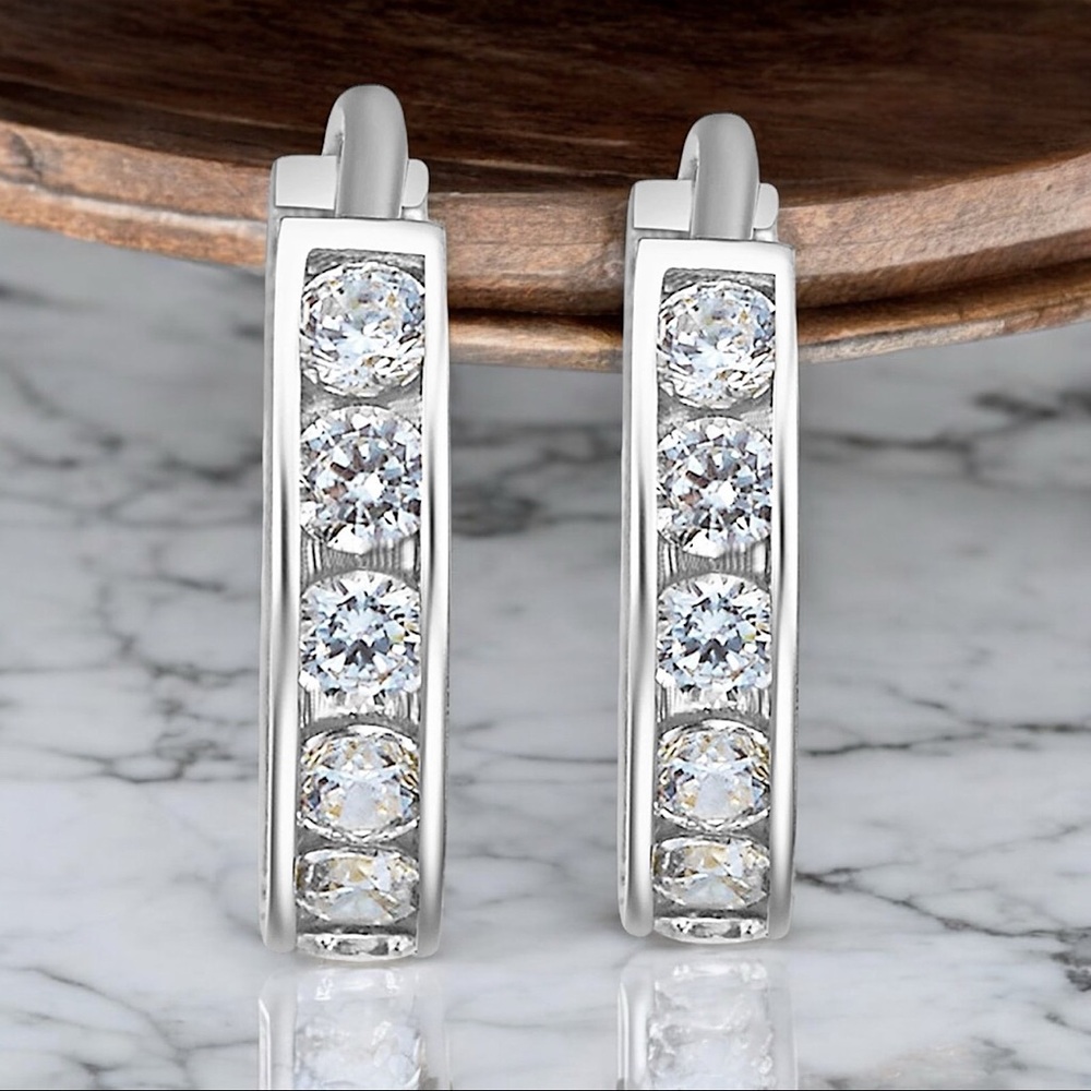 NEW! Perfect gift! Solid 14K White Gold Diamond huggie hoop earrings